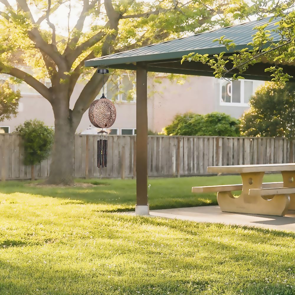 Campanillas de viento solares para exteriores, luces colgantes para exteriores, farol desmontable de metal con forma de pavo real, campanillas de viento conmemorativas de tono profundo, regalo decorativo