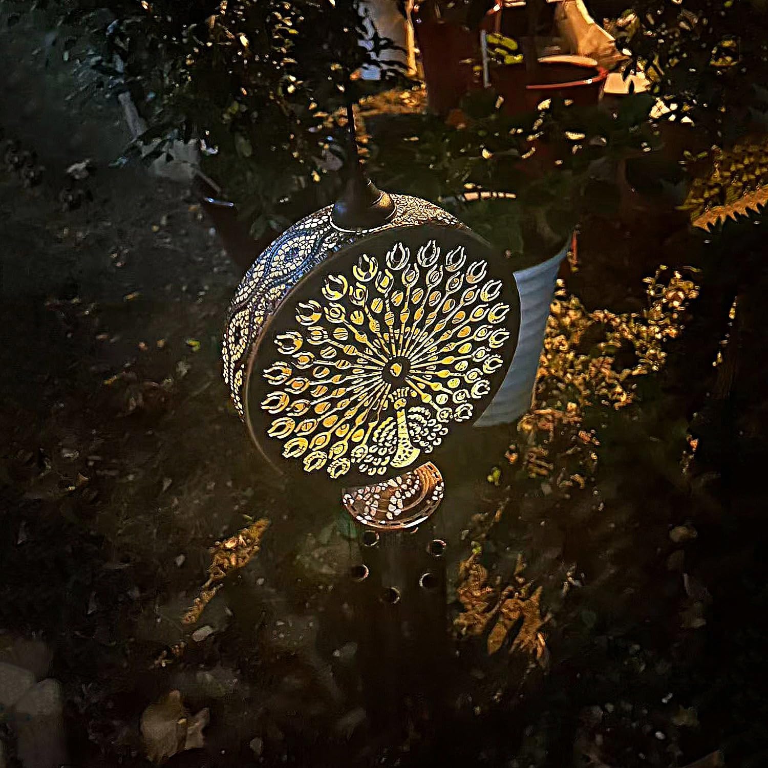 Campanillas de viento solares para exteriores, luces colgantes para exteriores, farol desmontable de metal con forma de pavo real, campanillas de viento conmemorativas de tono profundo, regalo decorativo